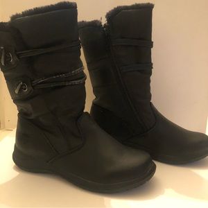 Totes Women's Winter/Snow/Rain boots- Lined/ Size 6 Never Worn